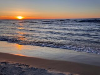 zachód słońca nad morzem jest nie do podrobienia i ciężko się z tym nie zgodzić# 🌅🌅🌅