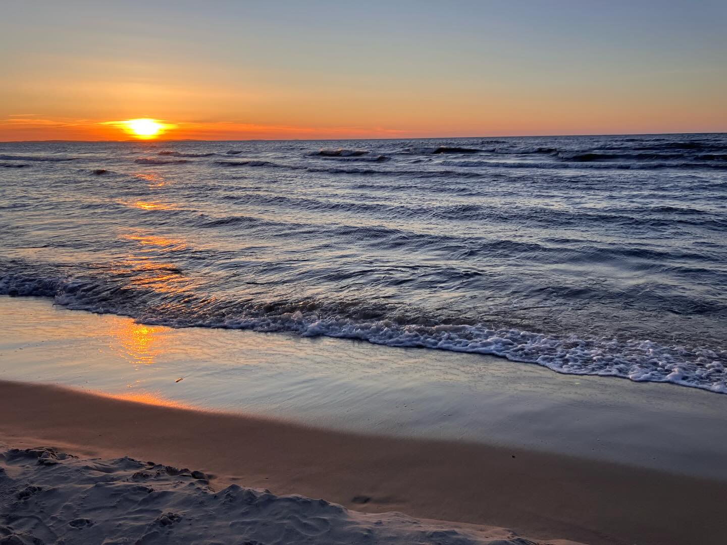 zachód słońca nad morzem jest nie do podrobienia i ciężko się z tym nie zgodzić# 🌅🌅🌅